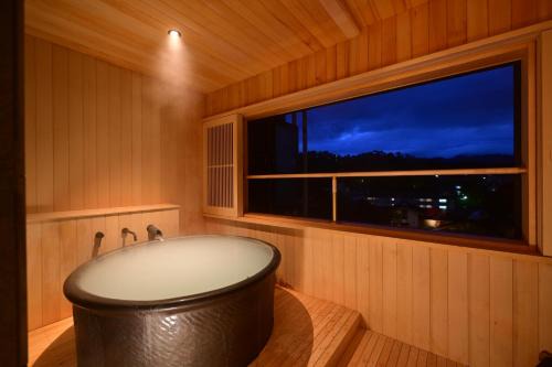 Kusatsu Onsen Hotel | Urakusatsu TOU