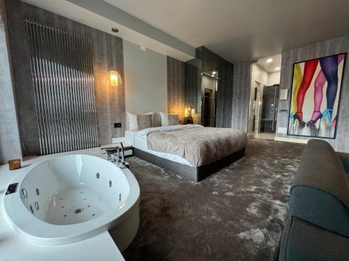 Old Town Apartment | Urban Bliss Jacuzzi