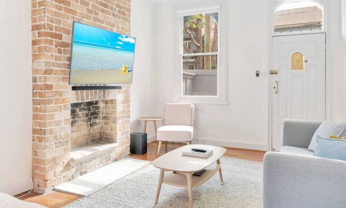 Surry Hills House | Urban Charm in Surry Hills|2BR, Courtyard, Balcony