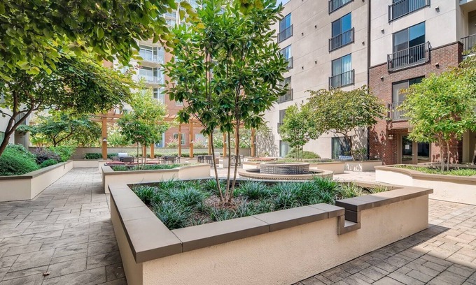 The Gulch Apartment | Urban Comfort 2BD Near Broadway & Nightlife