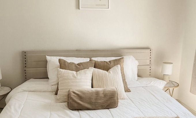 Addison Apartment | Urban Escape in Heart of Addison