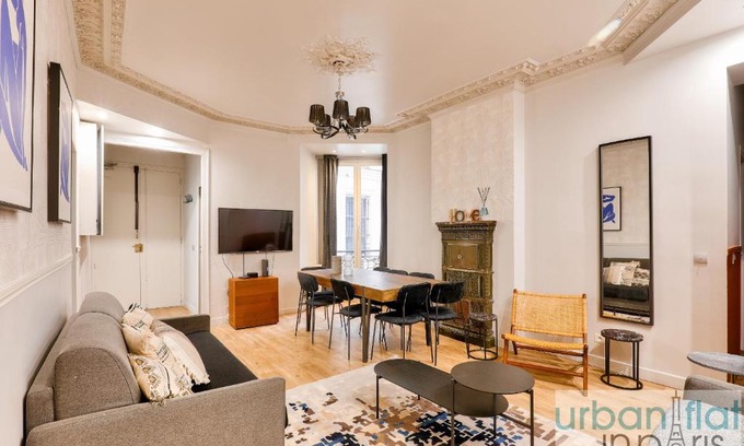 Strasbourg -Saint-Denis Apartment | Urban Flat 57 - Luxury 4BDR Parisian Flat in Paris