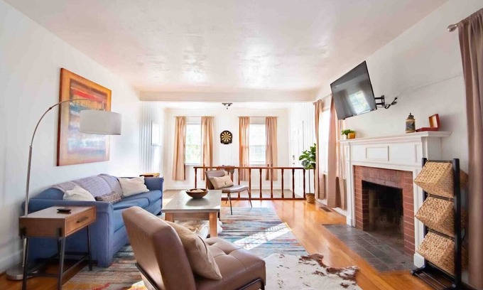 Glen Iris House | Urban Haven -Glen Iris/2 BR/Pets/WiFi/Full Kitchen