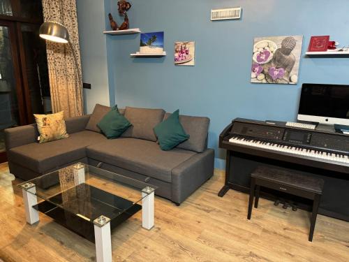 Chittaranjan House | Urban Haven-Relax in Style CR Park GK2