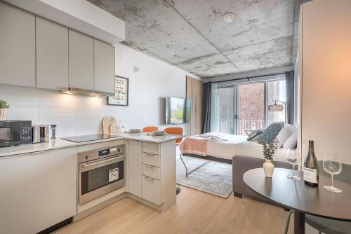 Quartier des Spectacles Apartment | Urban Hideout - Downtown Haven