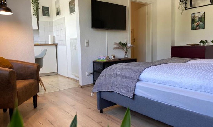 Nord-Holland Apartment | Urban Jungle Apartment in Kassel + Netflix