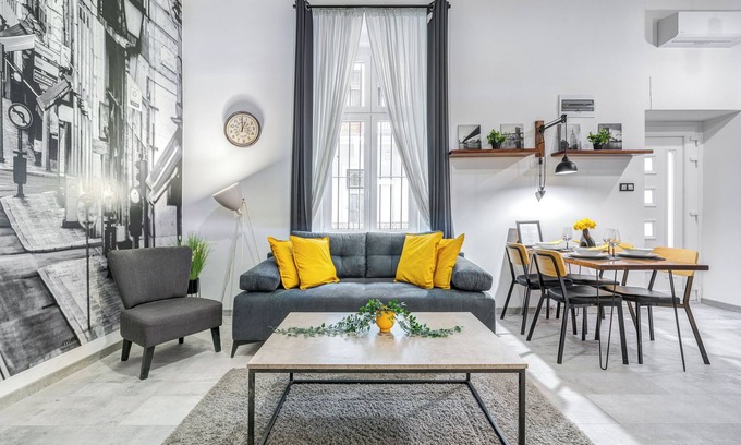 Belso-Ferencvaros Apartment | Urban Loft Haven downtown near Astoria in charming Budapest
