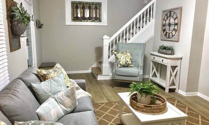 Dayton House | Urban Oasis 3 Miles to Cincy Sleeps 12