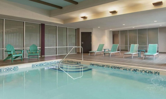 Williamsville Hotel | Urban Oasis! FREE Breakfast and Parking, Pets Allowed, Onsite Pool!