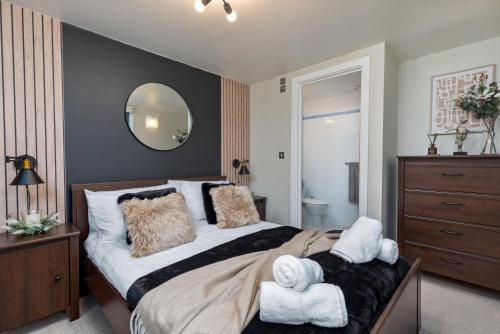 Leeds City Center Apartment | Urban Oasis: Heart of City by Train