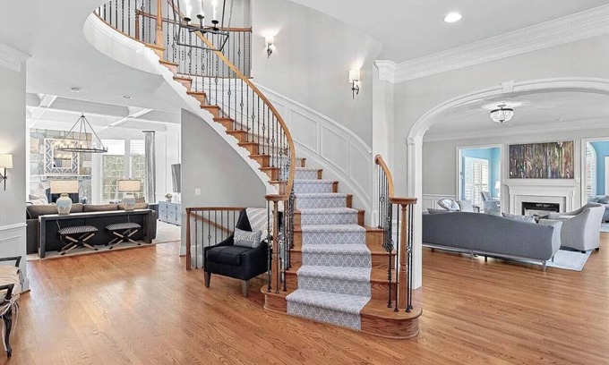 Brambleton House | Urban Retreat Luxurious and Spacious home 6BR/Movie Theatre/Gym