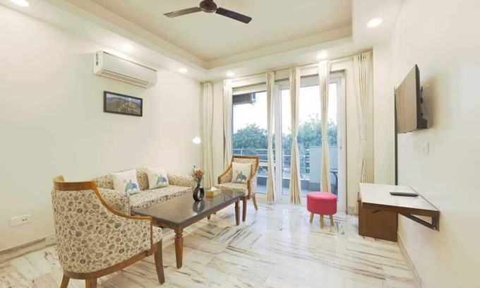 Sushant Lok Apartment | Urban Retreat - Stylish, Ideal for Long Stays