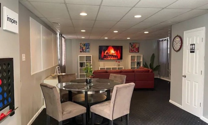 Cincinnati House | Urban Retreat-Walk to UC, Hospitals and the Zoo. Minutes from OTR and Downtown.