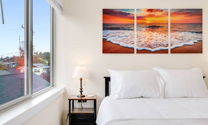 Roosevelt House | Urban Roosevelt/Greenlake Getaway