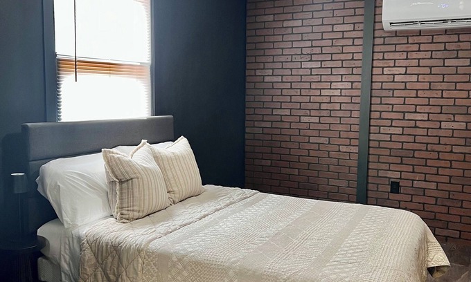 Des Moines Apartment | urban studio apartment near university in Des Moines
