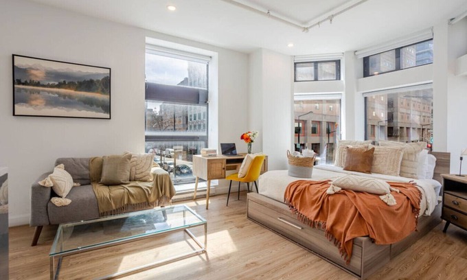 Downtown Montreal Apartment | Urban Studio on Bishop - Hot Spot Dtown MTL