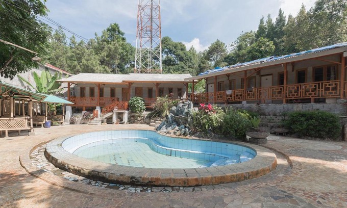 Ciater Hotel | Urbanview Hotel D'Pineapple Villa Ciater by RedDoorz