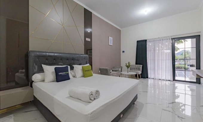 Tasikmalaya Hotel | Urbanview Hotel Khayrizsan Tasikmalaya by RedDoorz