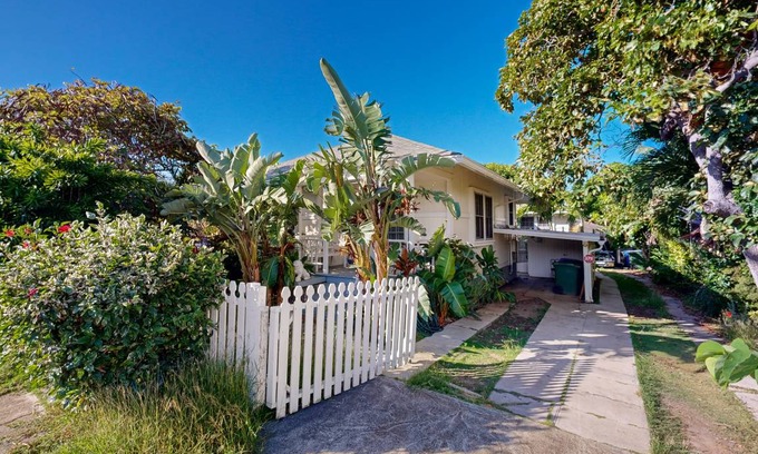 Diamond Head - Kapahulu - St. Louis Cottage | Cabin ∙ 2 bedrooms ∙ 4 guests