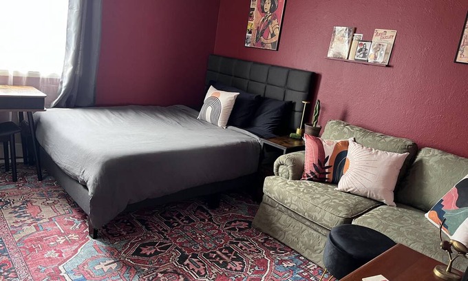 North Austin Civic Association Resort | Private room ∙ 2 guests