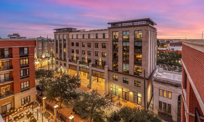 Old West Broad Neighborhood Hotel | 42 m² Hotel ∙ 127 guests