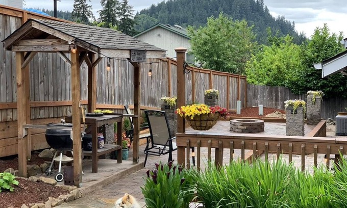 Thurston House | US OLYMPIC TRIALS n8 Miles from Hayward Field /UO/n