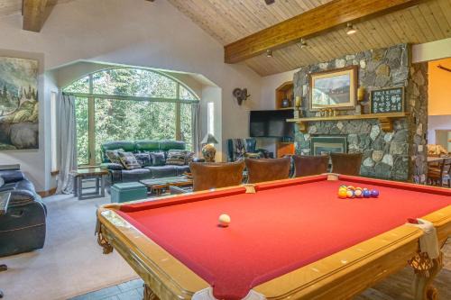 Warrior's Mark West House | Steps to Ski Shuttle Breckenridge Home with Hot Tub