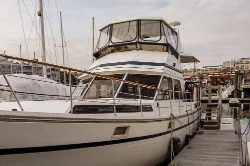 Thompson Square - Bunker Hill Boat Rental | 46 m² Houseboat ∙ 2 bedrooms ∙ 5 guests
