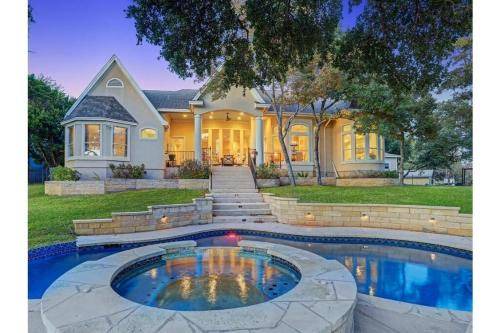 Leander House | 372 m² House ∙ 6 bedrooms ∙ 21 guests