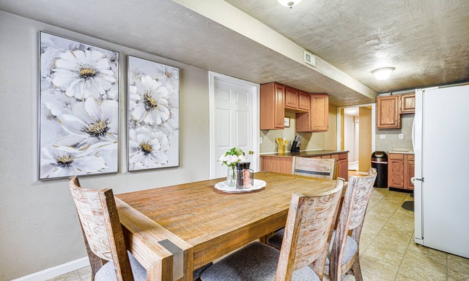 Salt Lake County Apartment | Utah Apartment: 2 Mi to Amphitheatre