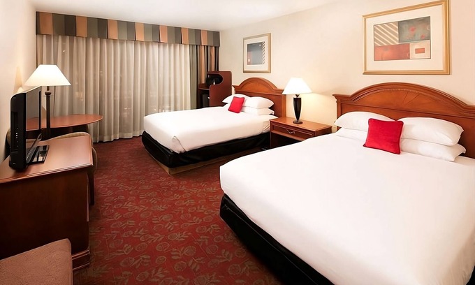 St. George Hotel | Utah Getaway! 2 Comfy Beds, Pool, Restaurant