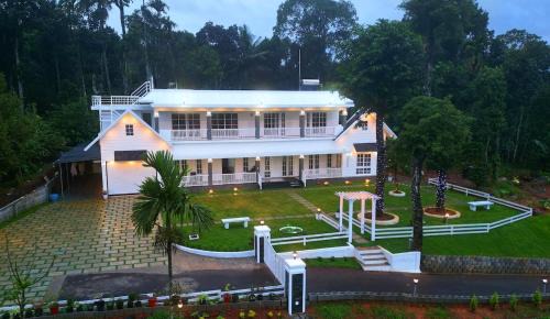 Udumbanchola Apartment | Uthuppan's Bedroom with the waterfall view
