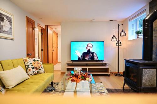 Ravenna Apartment | UW Cozy - Quiet Home, Perfect for Family and Group