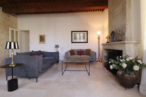 Uzes Apartment | Uzès Place aux Herbes Elégance Renaissance