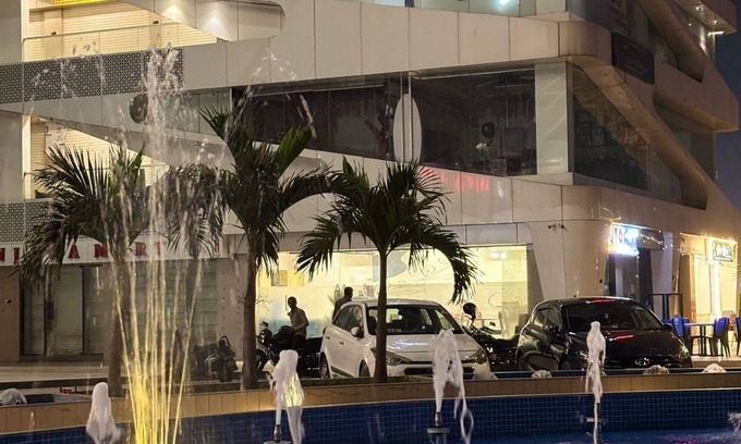 Surat Hotel | V Love Hotel