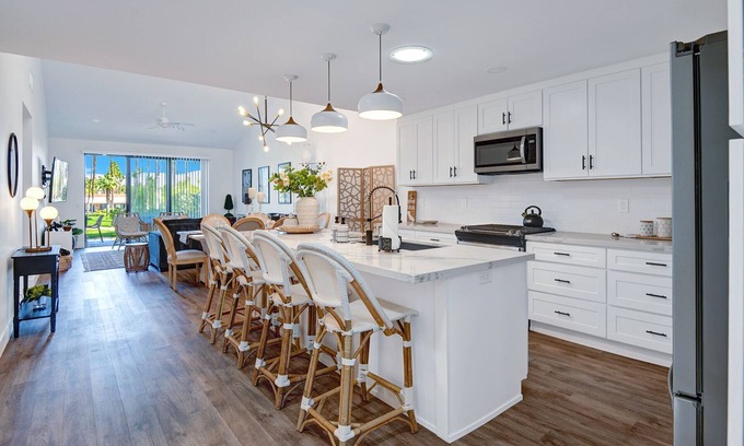 Palm Desert Condo | V3872 - Holly House - Beautiful Remodel Palm Floor Plan