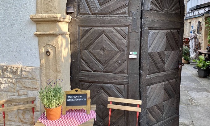 Gimmeldingen House | Vacation home Gimmeldingen: Wood-burning stove, historic town center - Neustadt/Wstr.