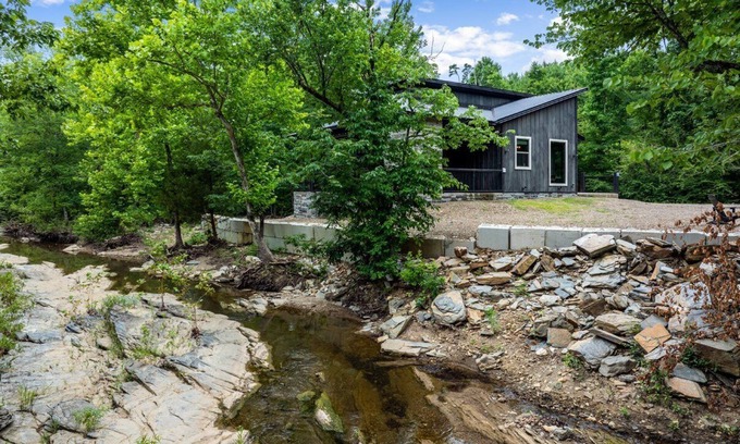 Broken Bow Cabin | Vacana BW: Romantic Cabin, Hot Tub, Fire Pit, Pets