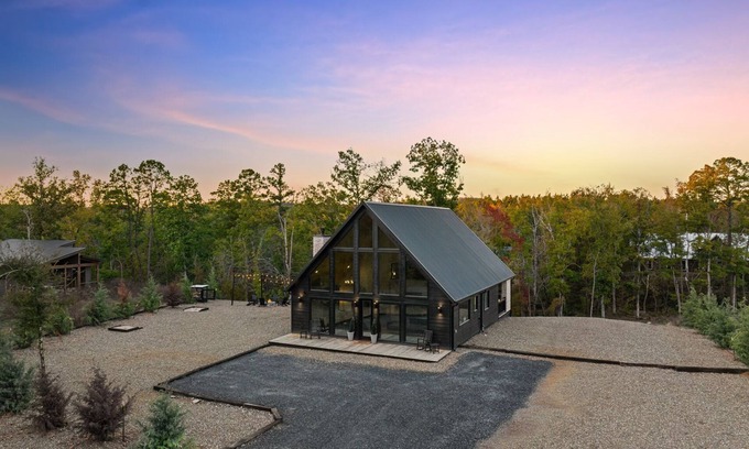 Broken Bow Cabin | Vacana: Creekside, Games, Loft Area, Hot Tub, Pets