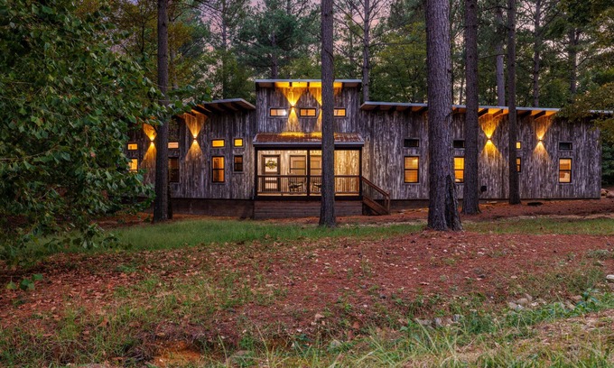 Broken Bow Cabin | Vacana: Hideaway EV Charger, Peloton Bike, Swing Set