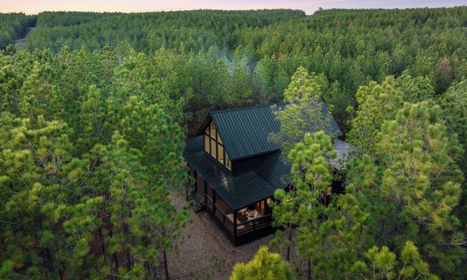 Pickens Cabin | Vacana: HJ, Swings, Large Back Deck, Hot Tub, Pets