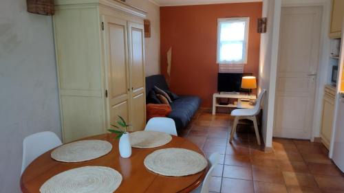 Saint-Laurent-d'Aigouze Apartment | Vacances en Camargue proche de la mer climatisé