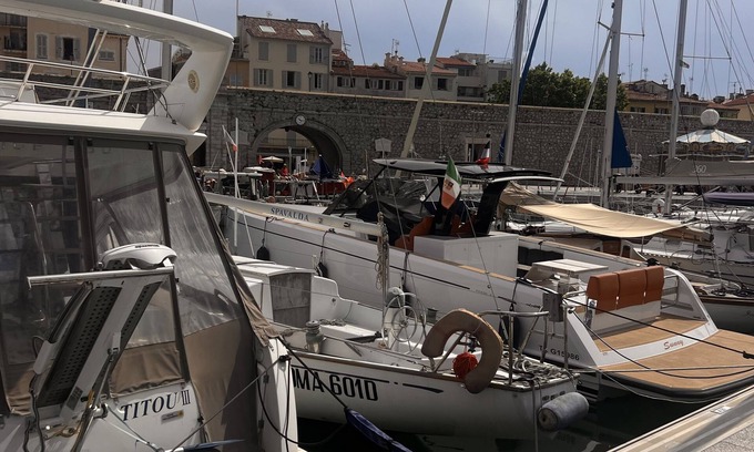 Antibes City Centre Boat Rental | Vacances sur Voilier