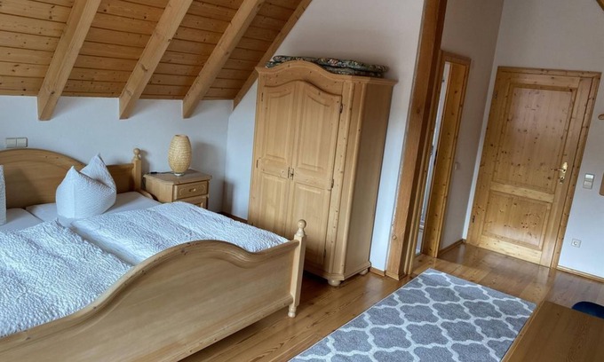 Heuchelheim-Klingen Apartment | Vacation apartment Atzelnest - Guesthouse Winzerhof Bader