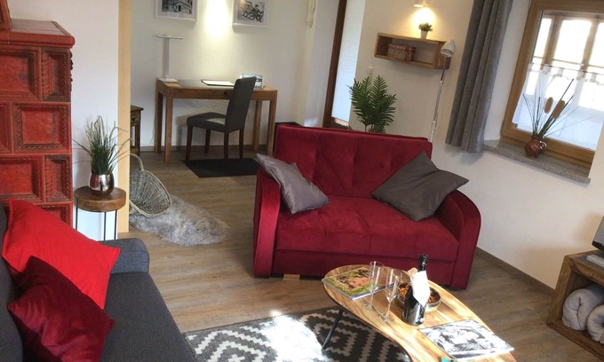 Bischofswiesen Apartment | Vacation apartment Lederhose, 1-2 pers. 81 m², bedroom, double room, shower/WC, bathroom, T