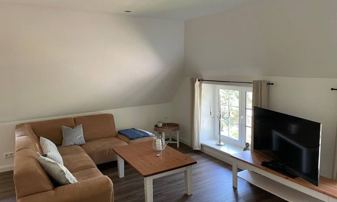 Katingsiel Cottage | Vacation apartment Arno - thatched roof house Rüxbüll