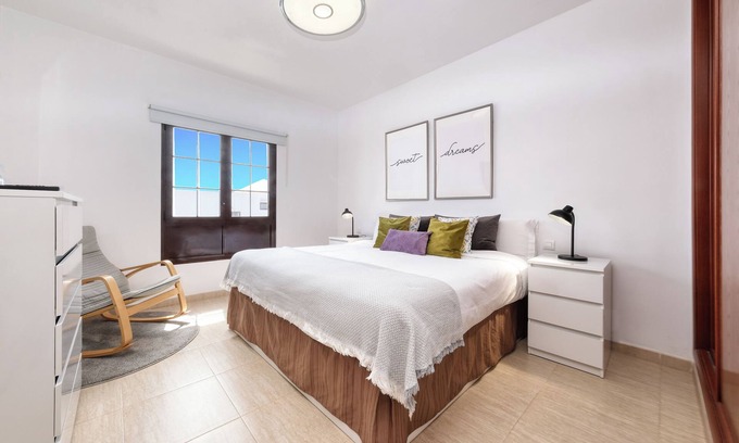Costa Teguise Apartment | Vacation Apartment 'Casa Yare, Shared Pool, Air-con' with Sea View, Wi-Fi and Air Conditioning