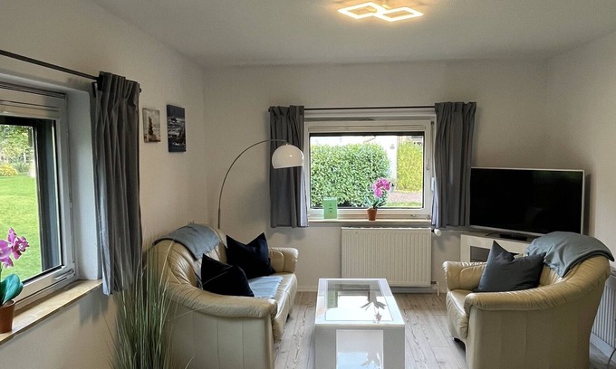 Wulsdorf Apartment | Vacation apartment close to nature in the city not far from the fishing port