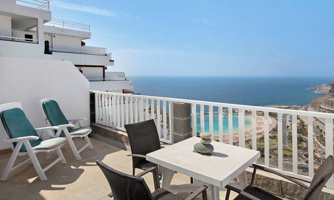 Puerto Rico Apartment | Vacation Apartment Balcón de Amadores 1 with Mountain View, Pool, Wi-Fi & Terrace