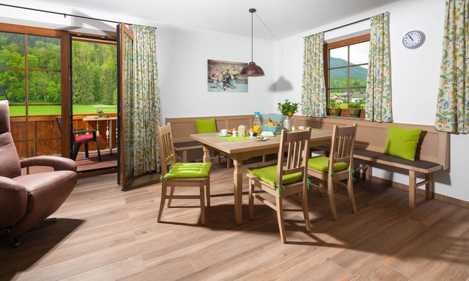 Piding Apartment | Vacation apartment Fuderheuberg 84 sqm on the upper floor, 2 bedrooms, eat-in kitchen, balcony